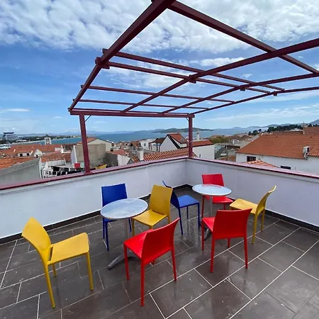 Charmante In Mit Schoener Terrasse Apartment