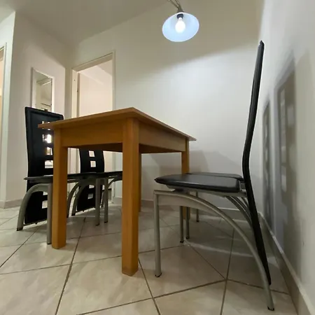 Apartment Charmante In Mit Schoener Terrasse Vodice
