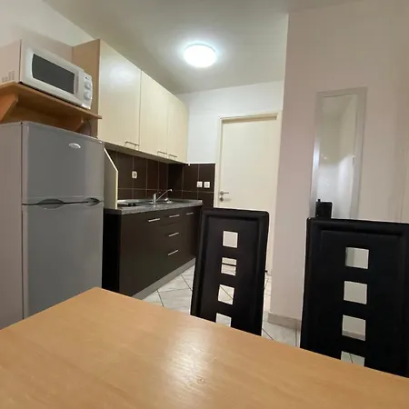 Apartment Charmante In Mit Schoener Terrasse Vodice